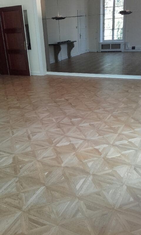 PREFECTURE D EPINAL. Fabrication de panneaux ch&ecirc;ne &acirc;bim&eacute;s, pon&ccedil;age, vitrification. &Eacute;pinal